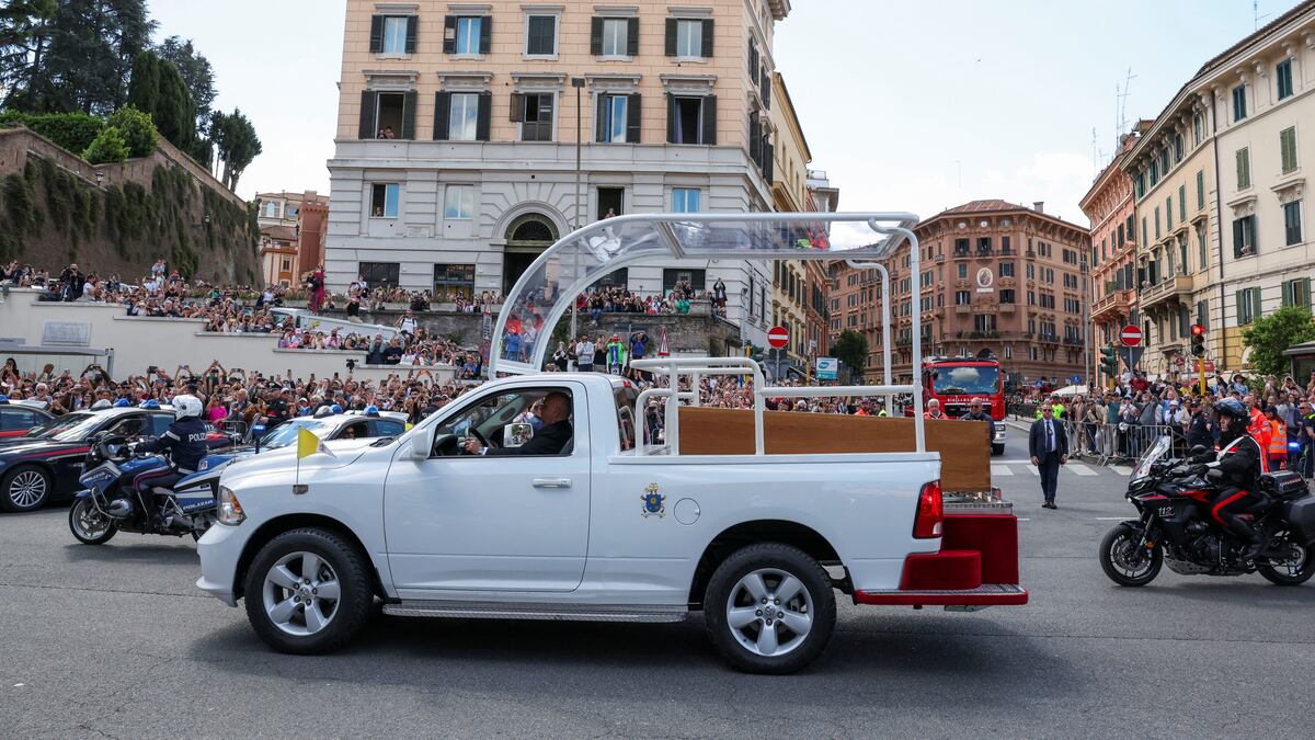 El féretro del papa Francisco llega a la basílica de Santa María la Mayor
