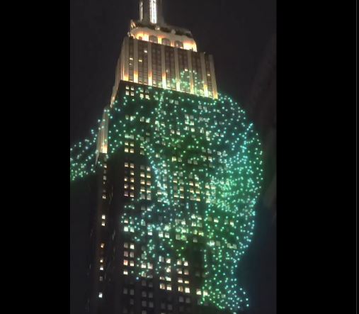 En Nueva York drones recrean icónica escena de King Kong