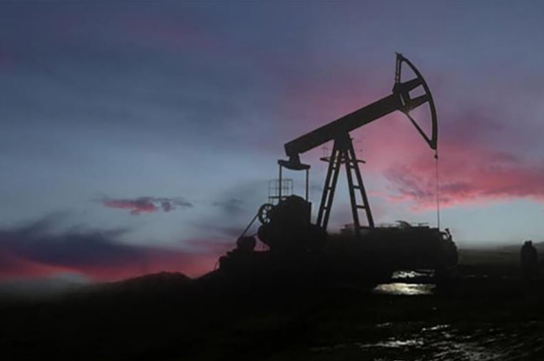 Precios del petróleo continúan cayendo tras el anuncio de EEUU sobre aranceles