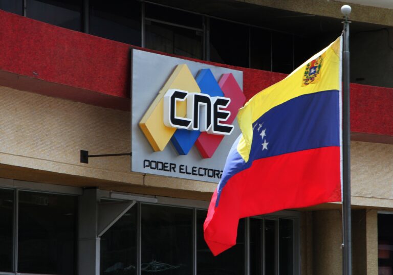 CNE anuncia que la instalación de mesas electorales de cara al 25-May 