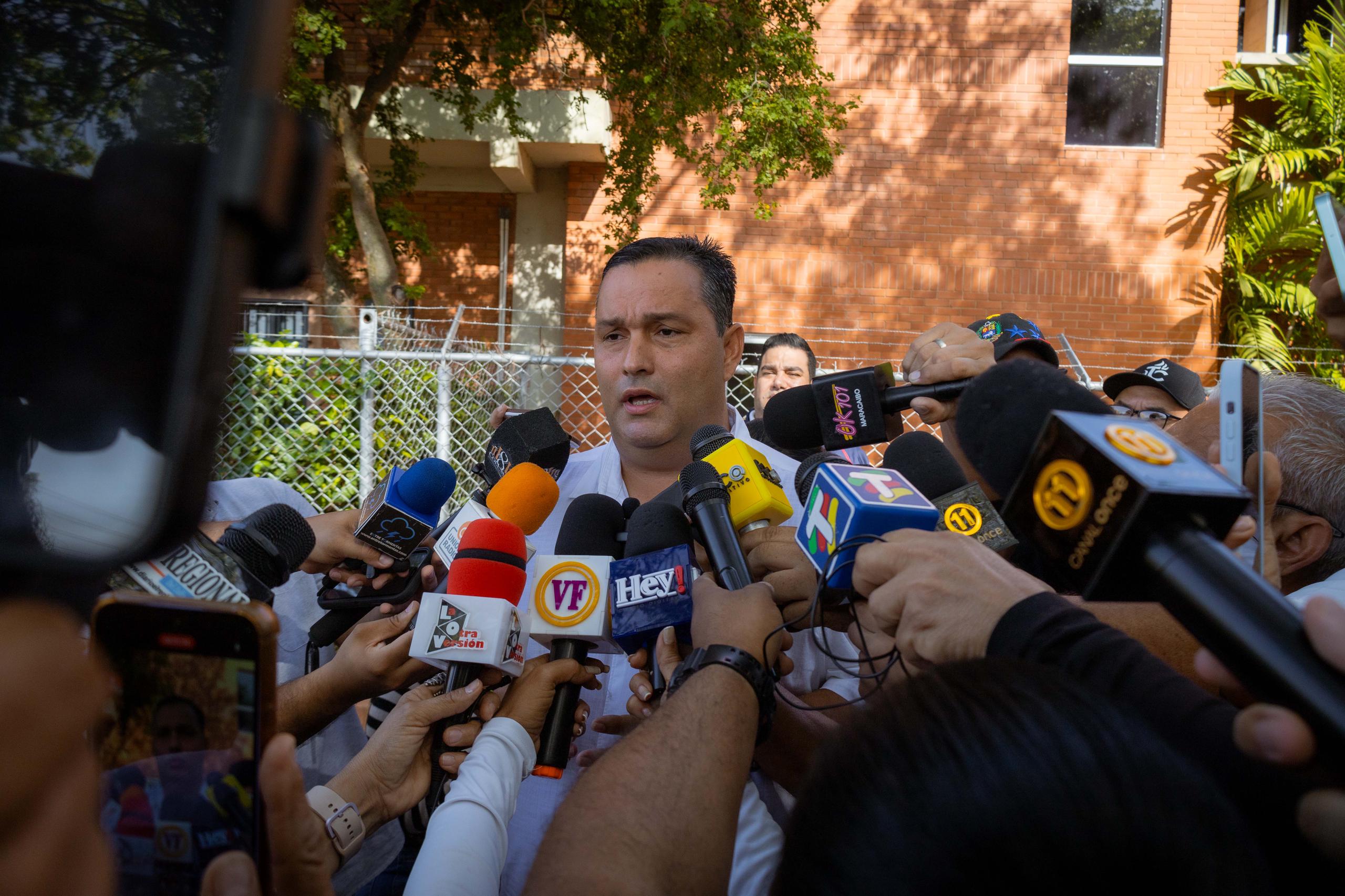 Alcalde (e) Adrián Romero ejerció su voto y reportó normalidad en las 18 parroquias de Maracaibo