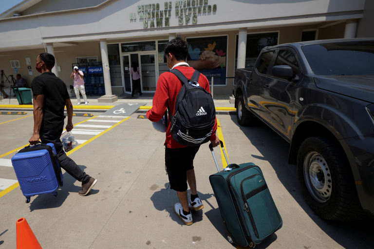 EEUU llevó a cabo primer vuelo de migrantes que se 