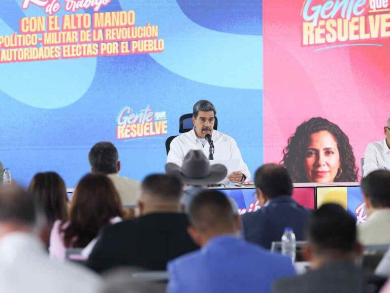 Nicolás Maduro llama a Petro a unir esfuerzos para 