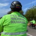 Detienen a dos PNB tras ser grabados consumiendo presuntas sustancias ilícitas en un punto de control