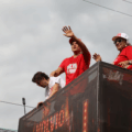 Silvestre Dangond desata euforia en Valledupar con multitudinaria caravana junto a Juancho de la Espriella