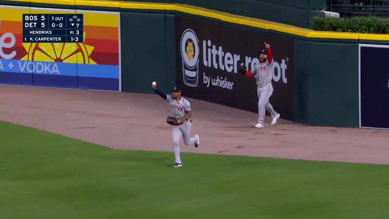 ¡De carambola! Wilyer Abreu protagonizó una increíble jugada
