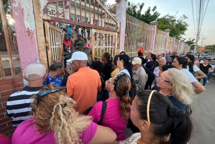 Reportan incidentes en varios centros de votación en Maracaibo y San Francisco