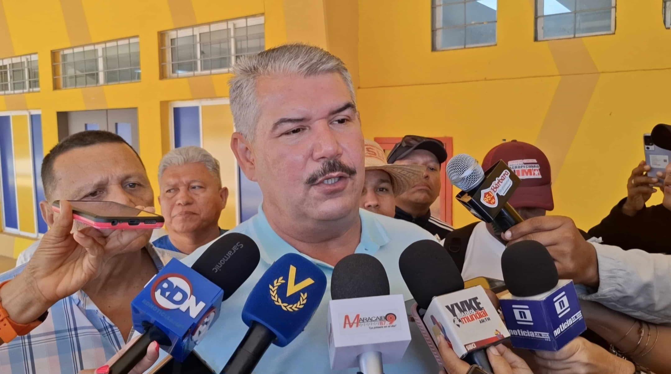 Candidato Luis Caldera discute Plan de Vialidad para el Zulia con ministro para el Transporte
