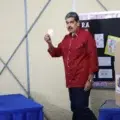 Presidente de Venezuela ejerce su derecho al voto: 