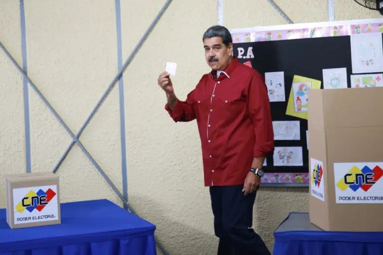 Presidente Nicolás Maduro votó: 