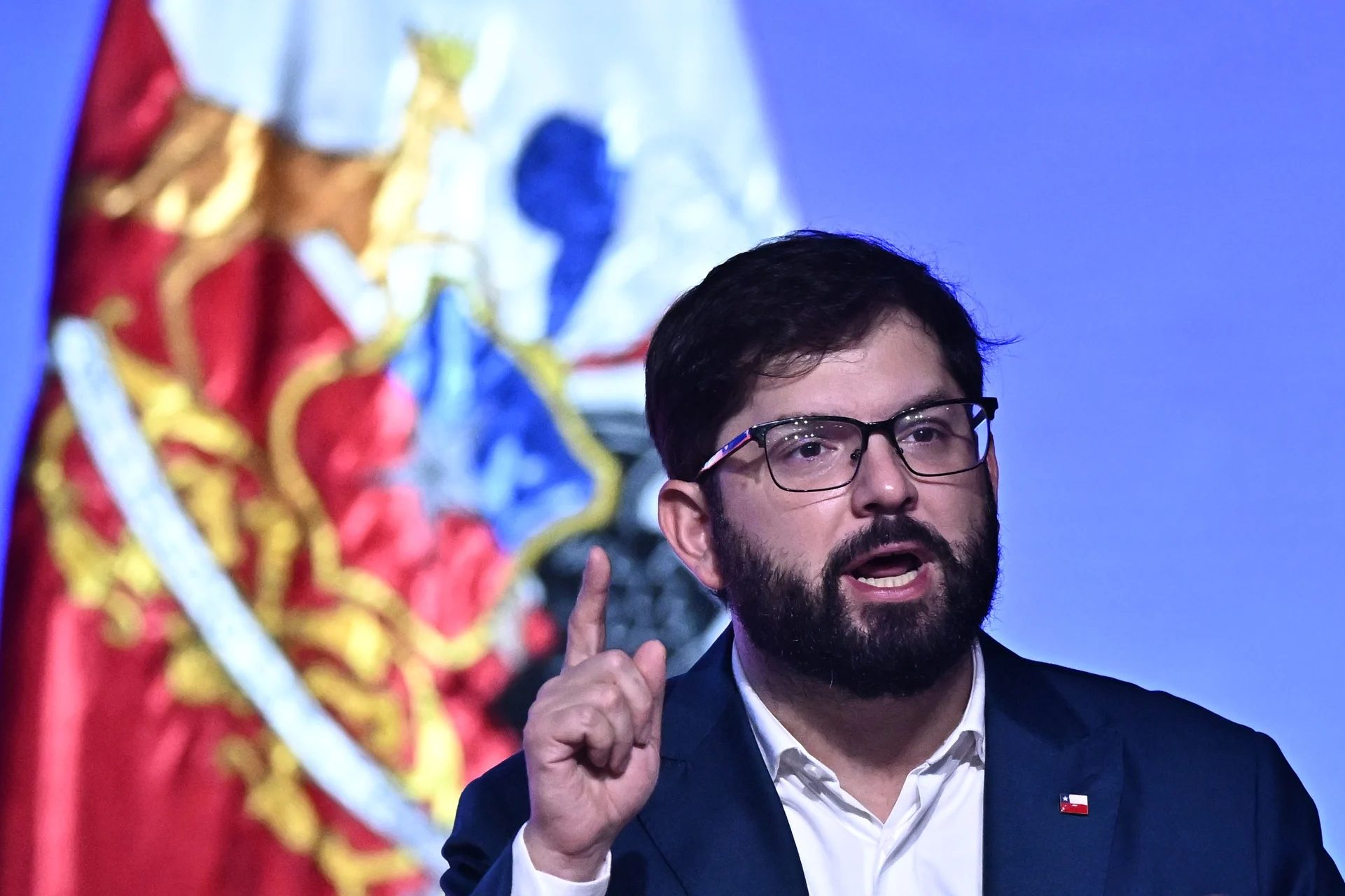 Presidente Boric suspende su agenda para supervisar alerta de tsunami en Chile