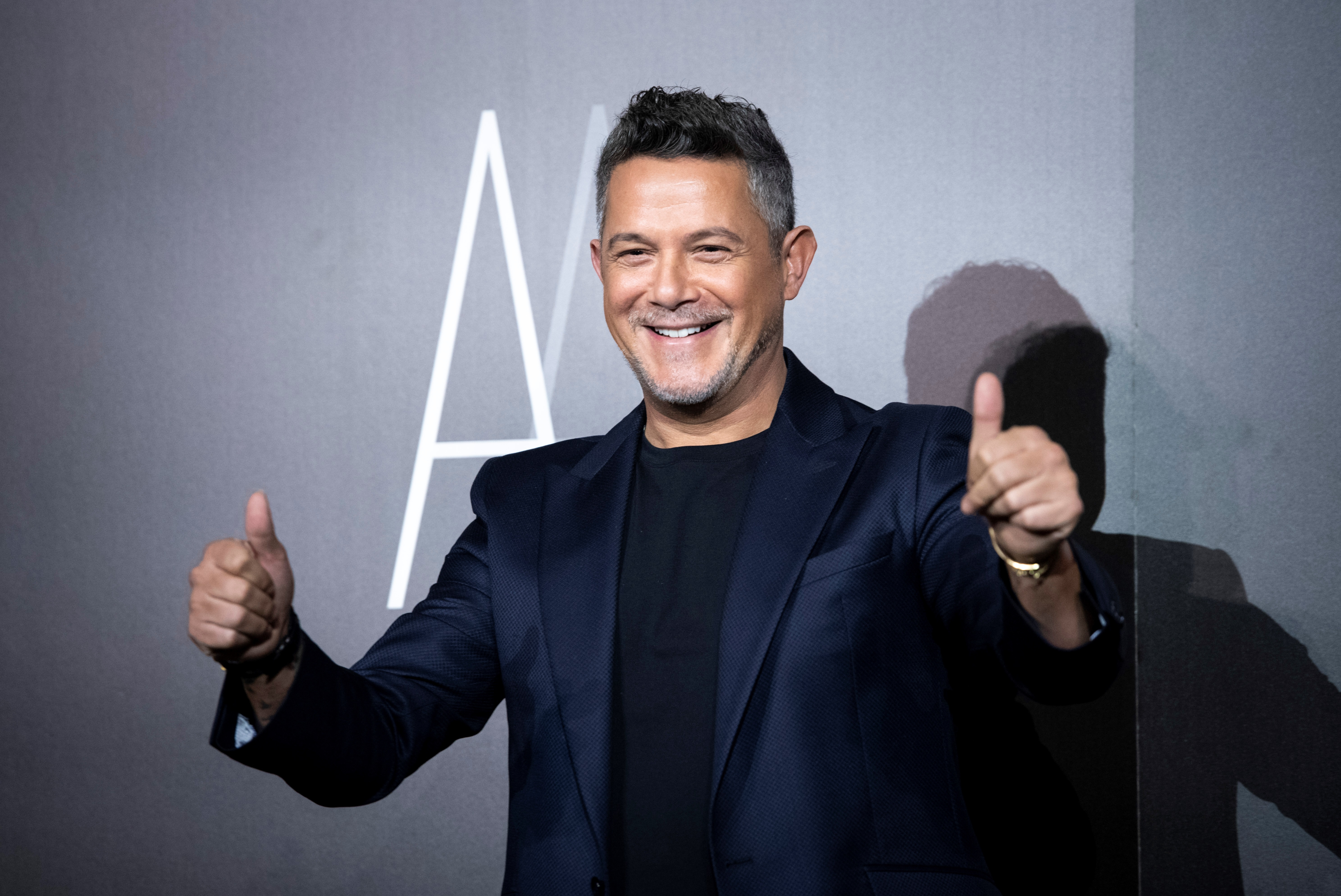 Alejandro Sanz lanza nuevo disco titulado 