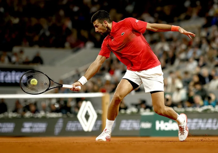 Djokovic debuta con victoria en Roland Garros