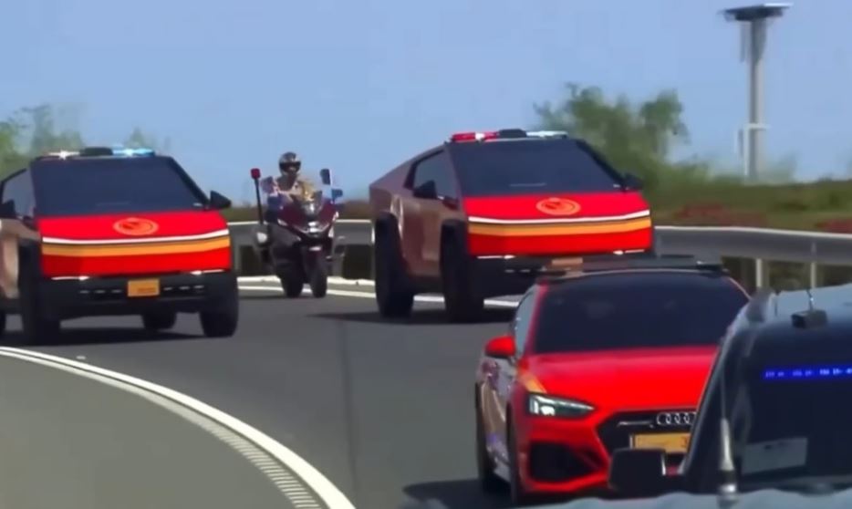 Con decenas de camellos y una caravana de Cybertrucks recibieron a Trump en su visita a Catar
