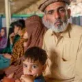 Más de 10 mil afganos refugiados en Irán regresan a diario a su país ante tensión reinante
