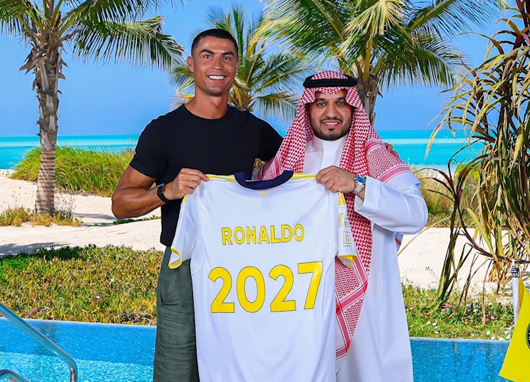 Cristiano Ronaldo oficializa su renovación con Al Nassr