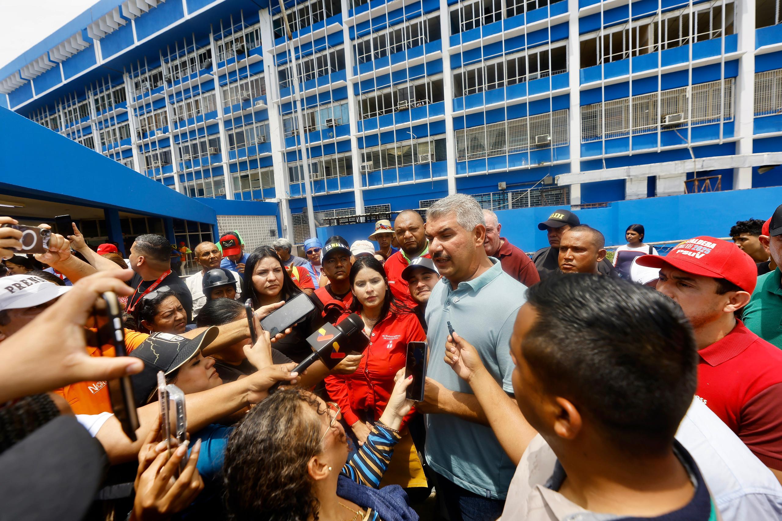 Gobernador Luis Caldera evaluó condiciones del Hospital Dr. Pedro García Clara