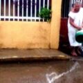 Un colector de aguas residuales averiado lleva tres años contaminando a más de 50 casas en el barrio San Agustín de Maracaibo