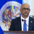 Nuevo secretario general de la OEA pide diálogo con Venezuela