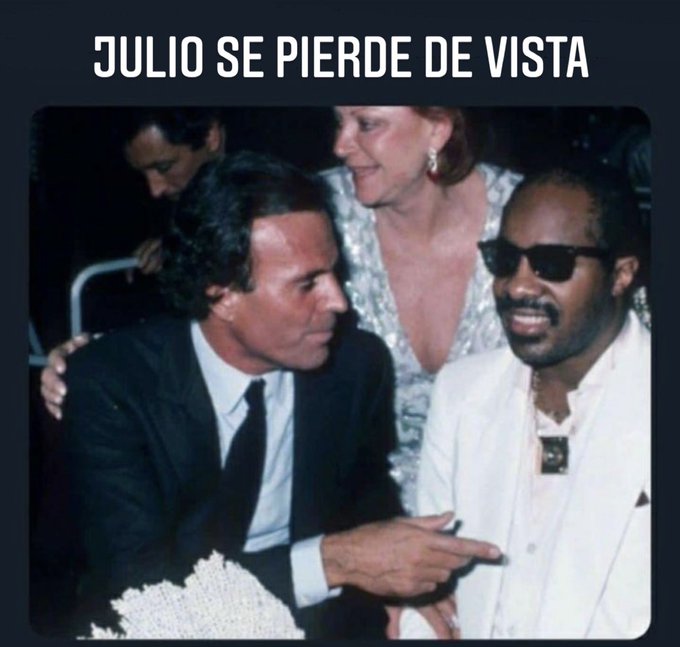 Los memes de Julio Iglesias con graciosos mensajes inundan las redes sociales antes del inicio de mes