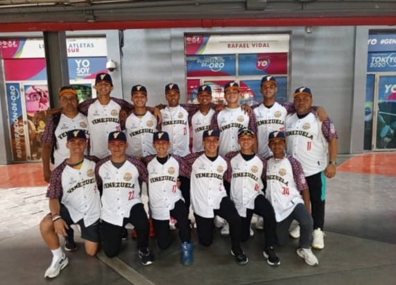 Gobernador Luis Caldera otorga boletería a la Pequeña Liga Cacique Mara para viaje al Latinoamericano