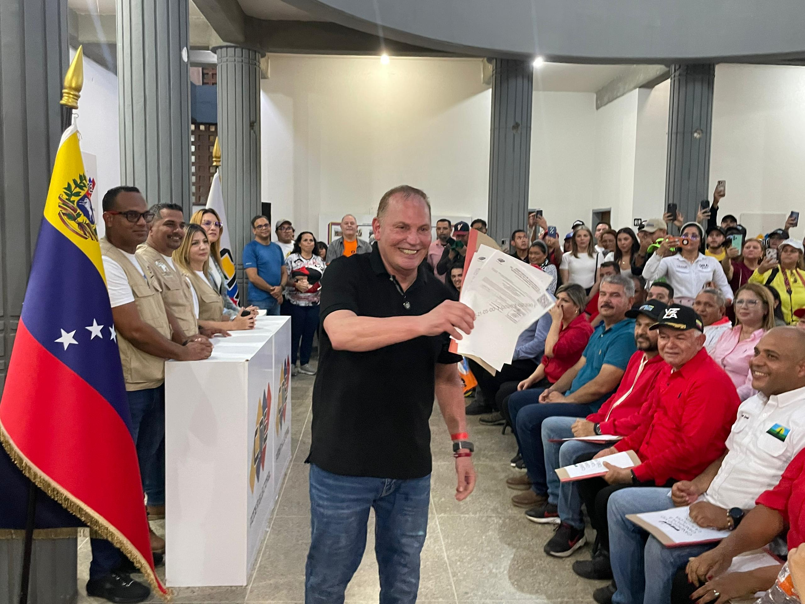 Gian Carlo Di Martino oficializó su candidatura a la Alcaldía de Maracaibo ante el CNE: “Tengo un gran compromiso con mi estado”