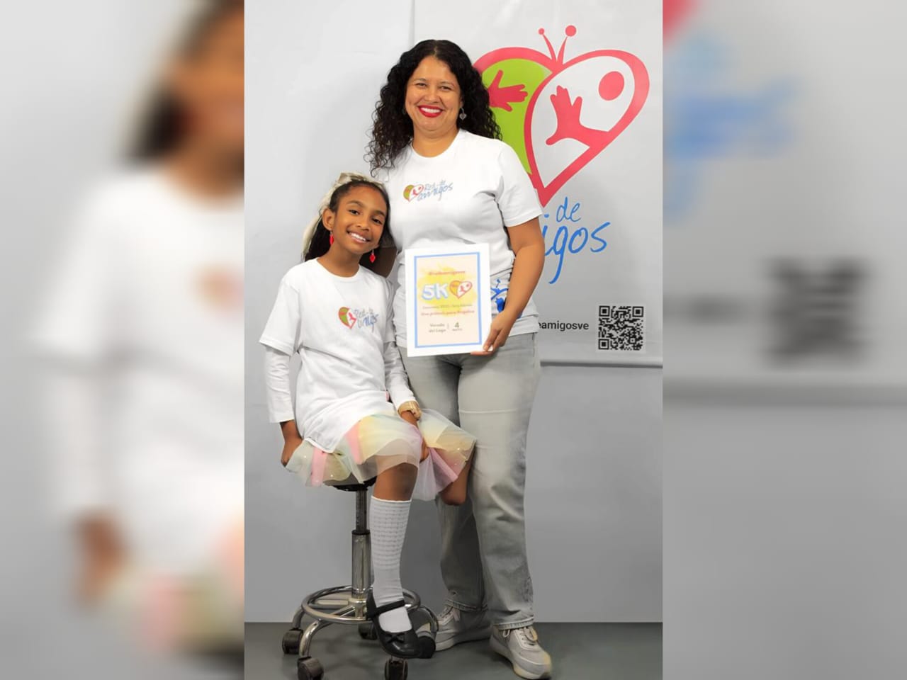 Red de Amigos de Personas con Diversidad Funcional entrega prótesis a la niña Angélica María Estrada