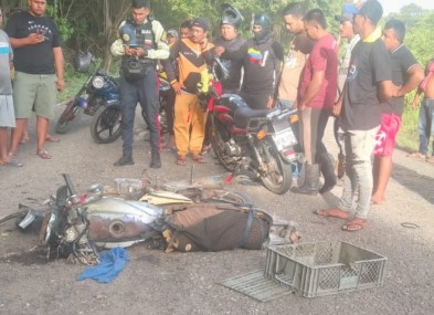 Choque frontal entre motorizados dejó dos muertos en Sinamaica