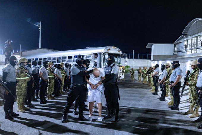 Reuters: Juez de EEUU falla a favor de venezolanos deportados a El Salvador