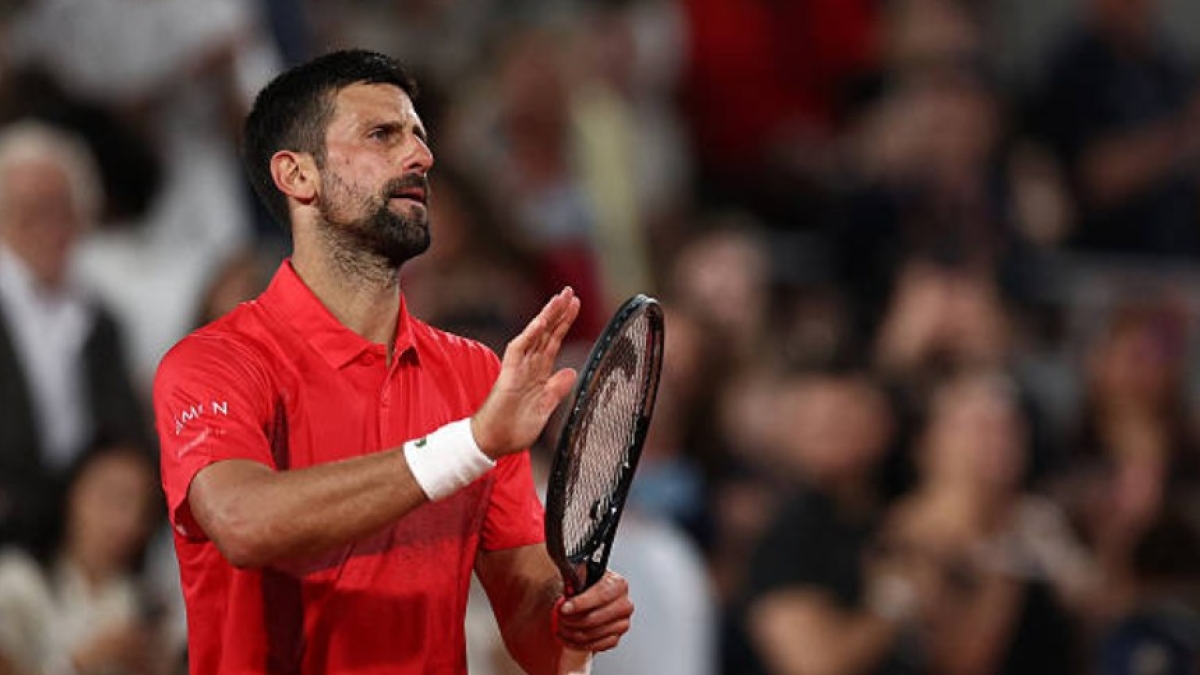 Djokovic avanza a octavos en Roland Garros y se acerca a un nuevo récord