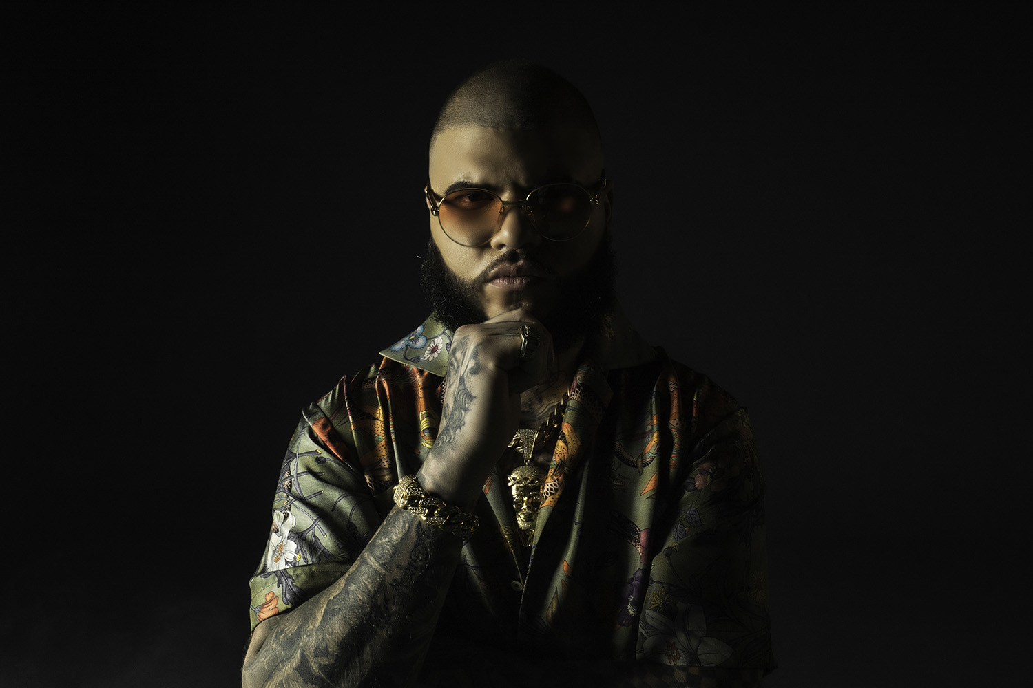 Esta fue la reacción de Farruko al comerse una arepa en La Guaira