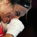 Imane Khelif no seguirá compitiendo en el boxeo femenino