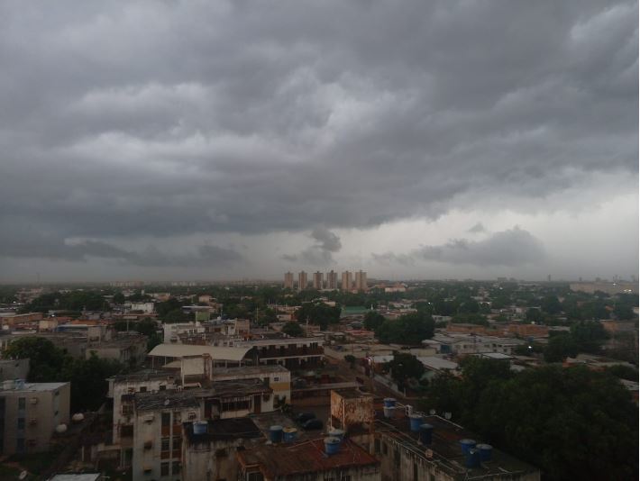 Con un día lluvioso y una temperatura de 24°C  Venezuela recibe este #1Jun