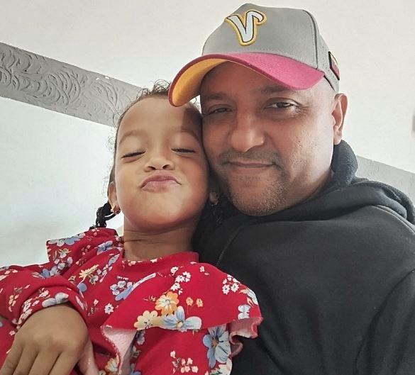 Neil Martínez: Madre y padre