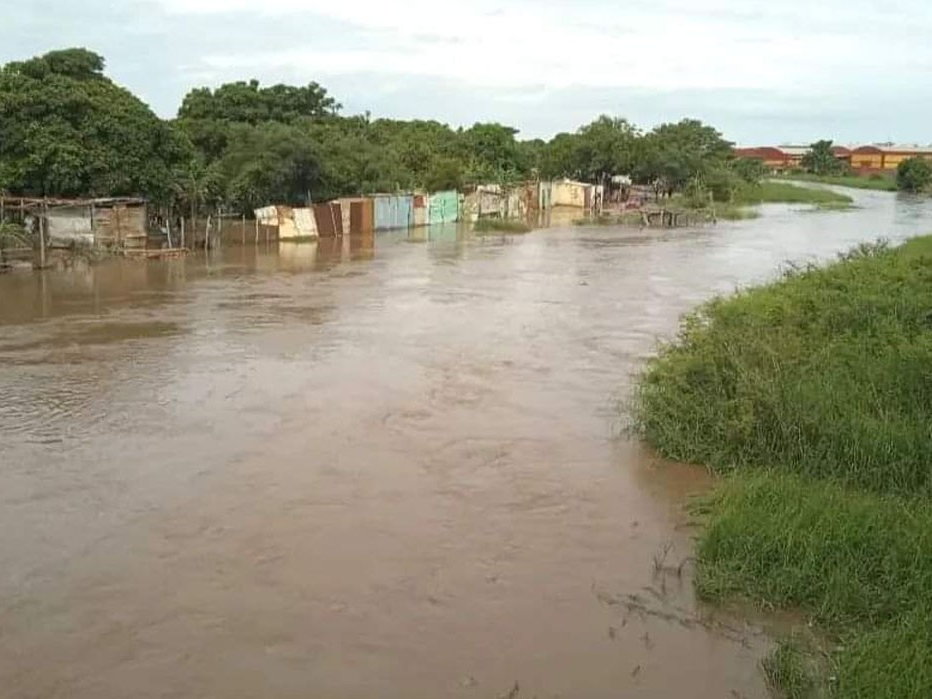 Reportan inundaciones en Carúpano tras fuertes precipitaciones