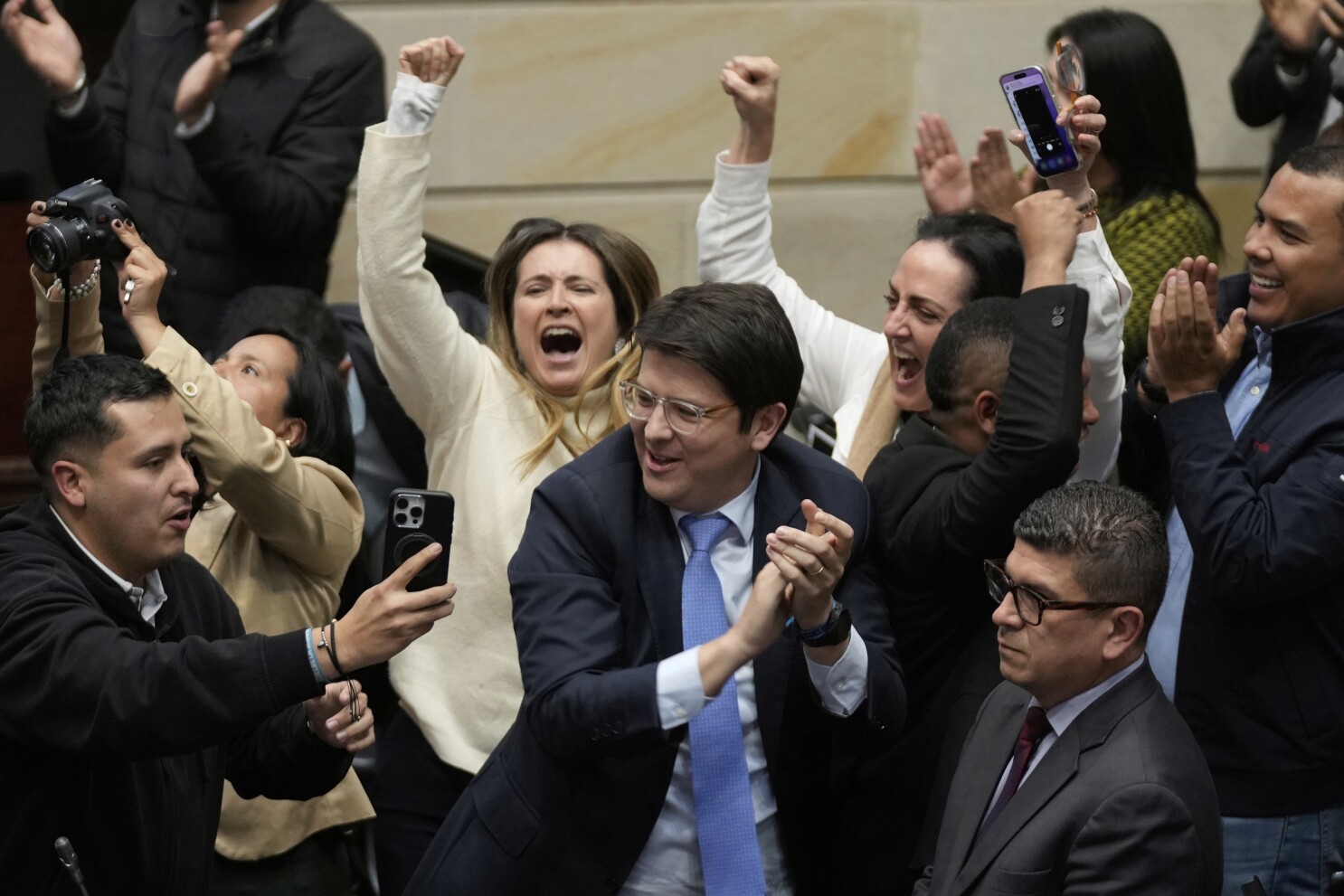 Recompensa: Tres mil millones de pesos para quien aporte información sobre atentado a senador