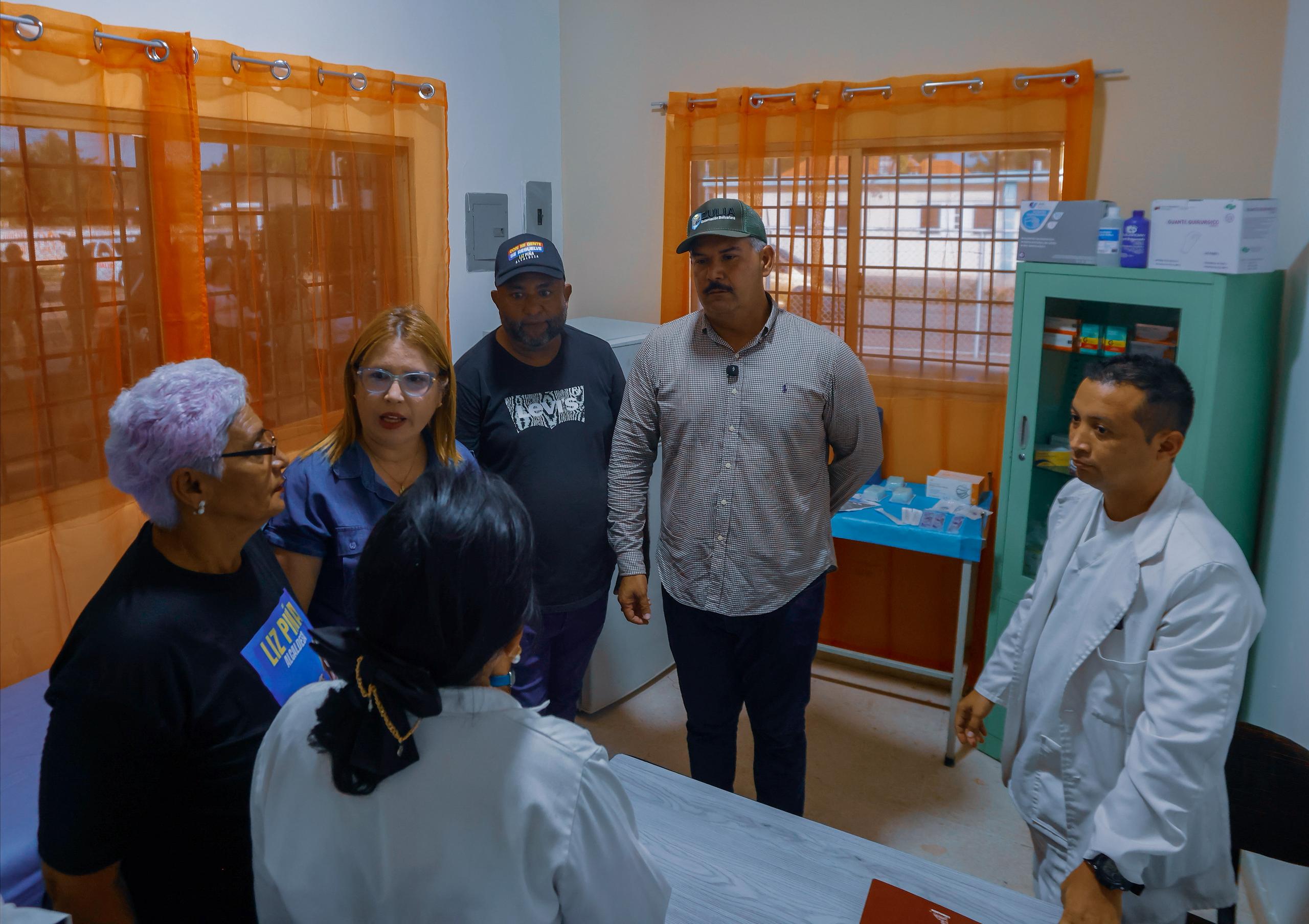 Gobernador Luis Caldera entregó consultorio médico rehabilitado en Puerto Escondido