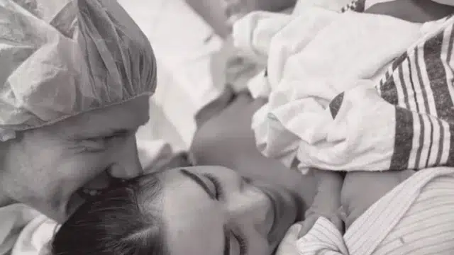 Olivia Culpo Miss Universo 2012 y Christian McCaffrey celebran el nacimiento de su hija Colette Annalise