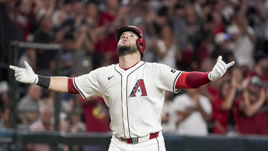 Eugenio Suárez conectó su vuelacercas número 27 de la campaña