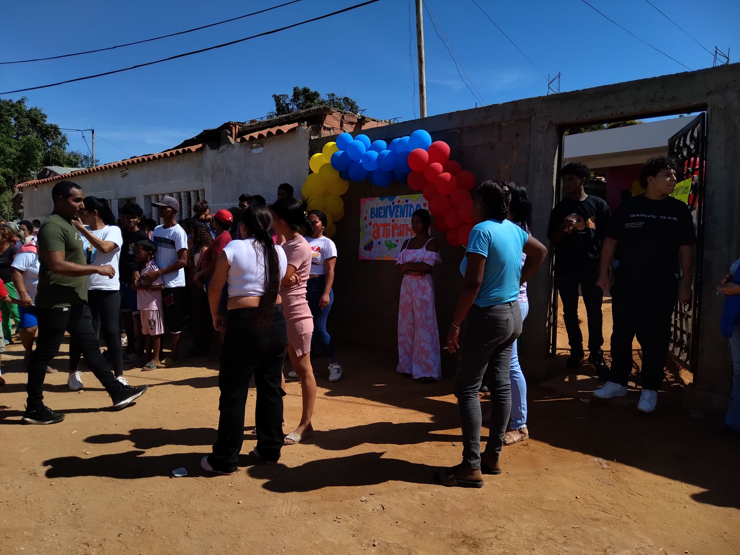 NAD cubre la llegada de los jóvenes del barrio Los Pescadores excarcelados de El Salvador