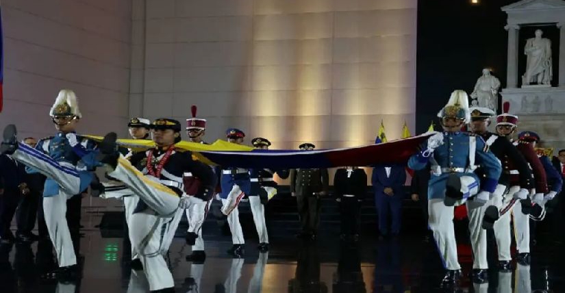 Inicia ceremonia de la ofrenda floral al sarcófago del Libertador Simón Bolívar