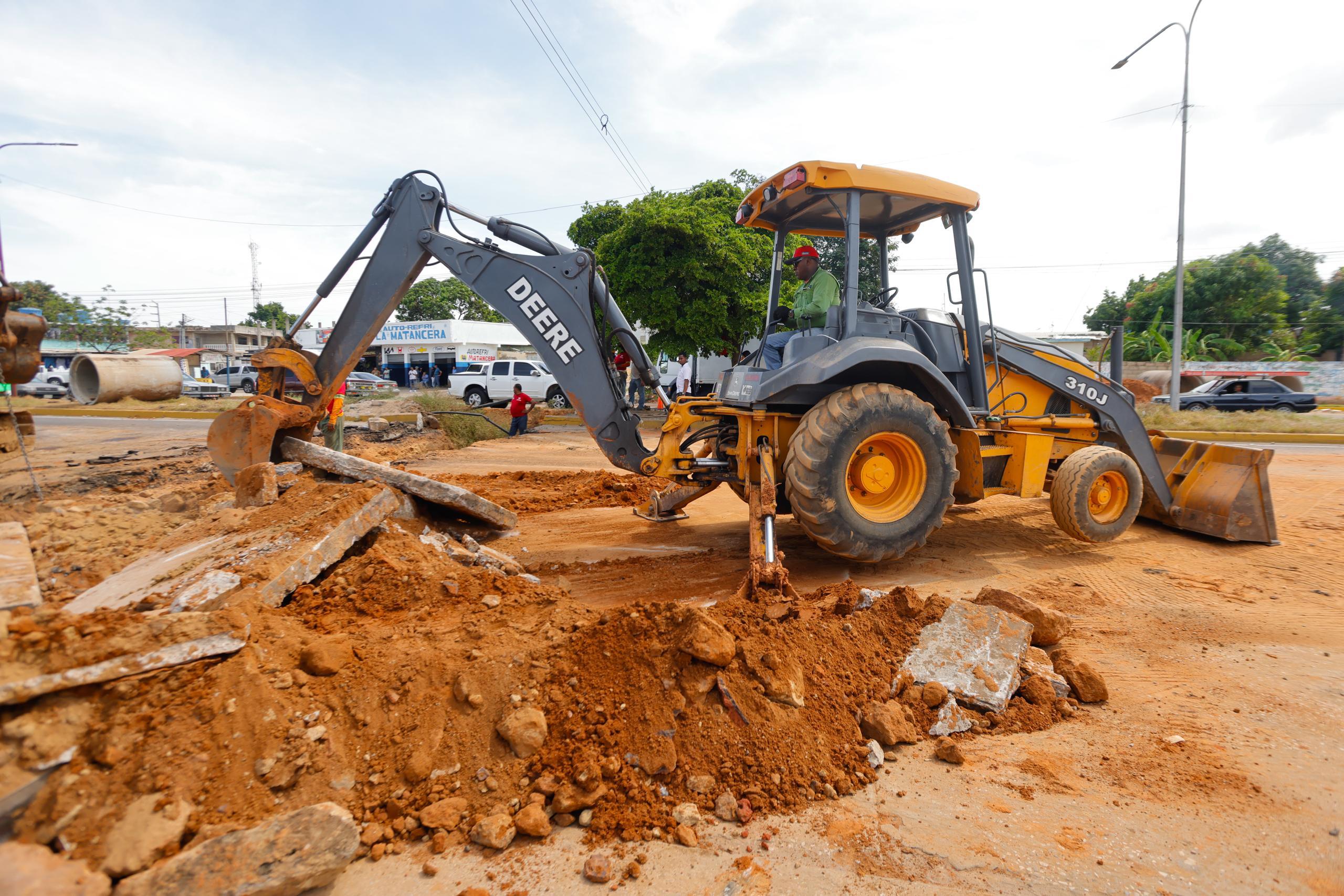 Gobernador Caldera inspecciona trabajos que garantizan el tránsito en circunvalaciones 2 y 3