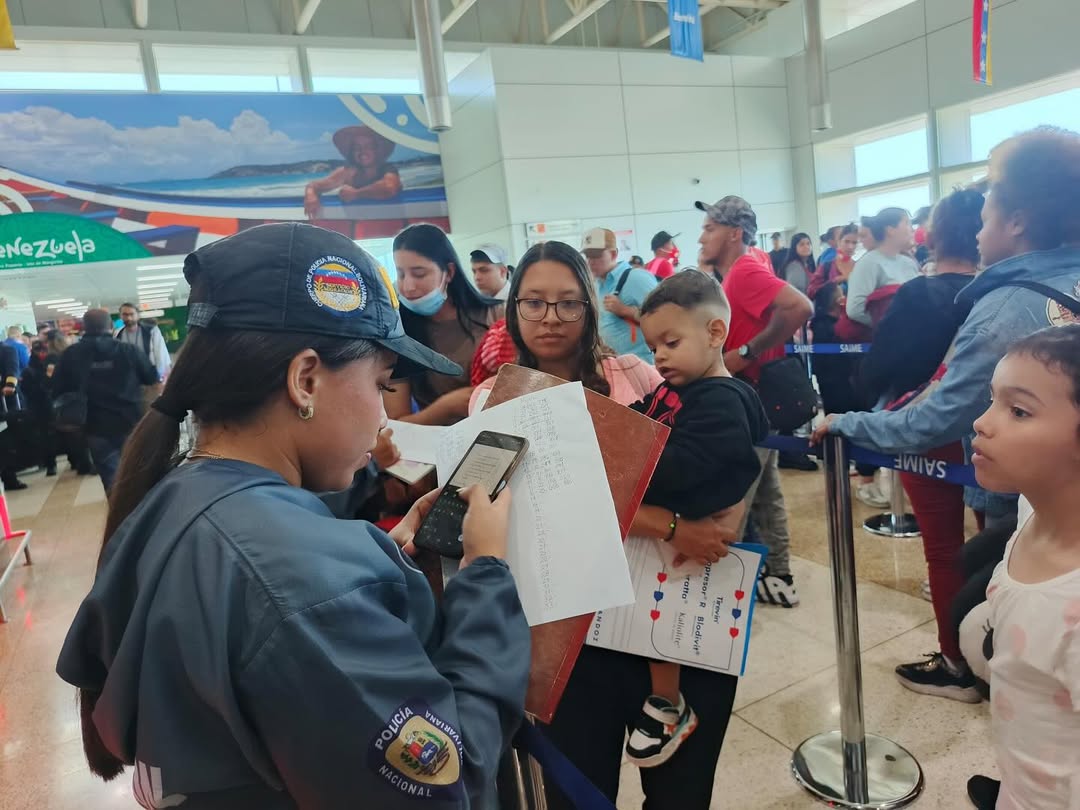 Llegan 324 venezolanos desde México a través del Plan Vuelta a la Patria