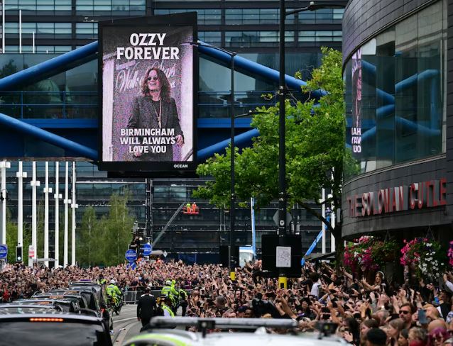 Birmingham despide a Ozzy Osbourne con un multitudinario cortejo fúnebre público