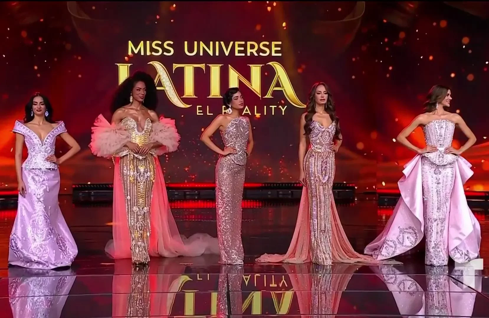 Brillo y elegancia reinaron la noche final del ‘Miss Universe Latina’ con el sello del diseñador zuliano Douglas Tapia