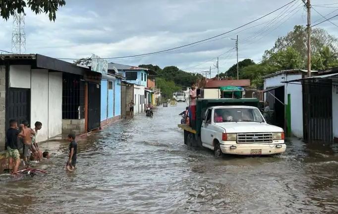 Más de 200 familias evacuadas por la crecida del río Orinoco tras la precipitaciones