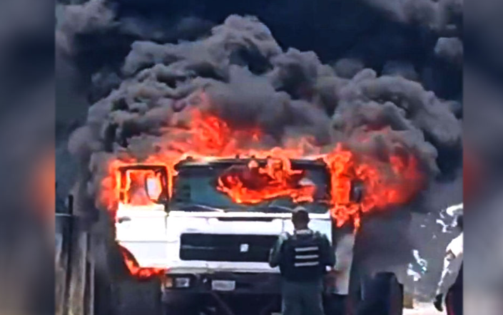 Incendio de camión cisterna causó pánico en la carretera H de Cabimas