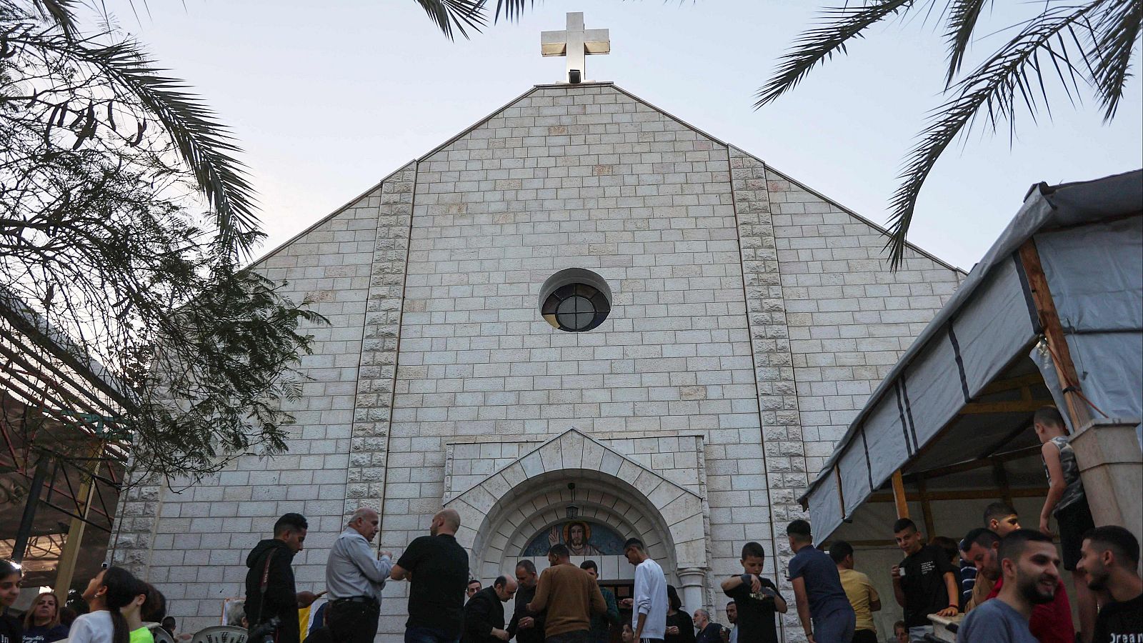 Cuatro muertos y varios heridos tras ataque de Israel a la única iglesia católica de Gaza