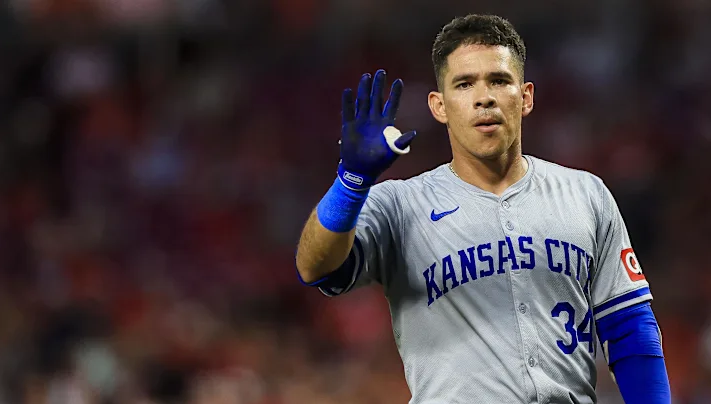 Freddy Fermín llega a los Padres vía cambio