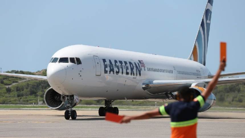 Aterriza en Maiquetía avión con más de 200 venezolanos deportados desde Estados Unidos, incluidos siete menores